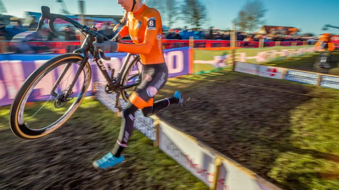 Inge van der Heijden knew she had a powerful sprint and kept it for the end. U23 Women. 2019 Cyclocross World Championships, Bogense, Denmark. © K. Keeler / Cyclocross Magazine