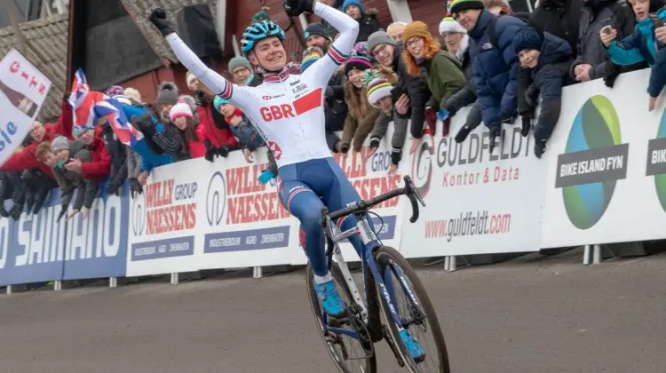 Ben Tullet defends his Junior Men's title. 2019 Cyclocross World Championships, Bogense, Denmark. © Cyclocross Magazine / Piet Scholz / Sportfoto.nl