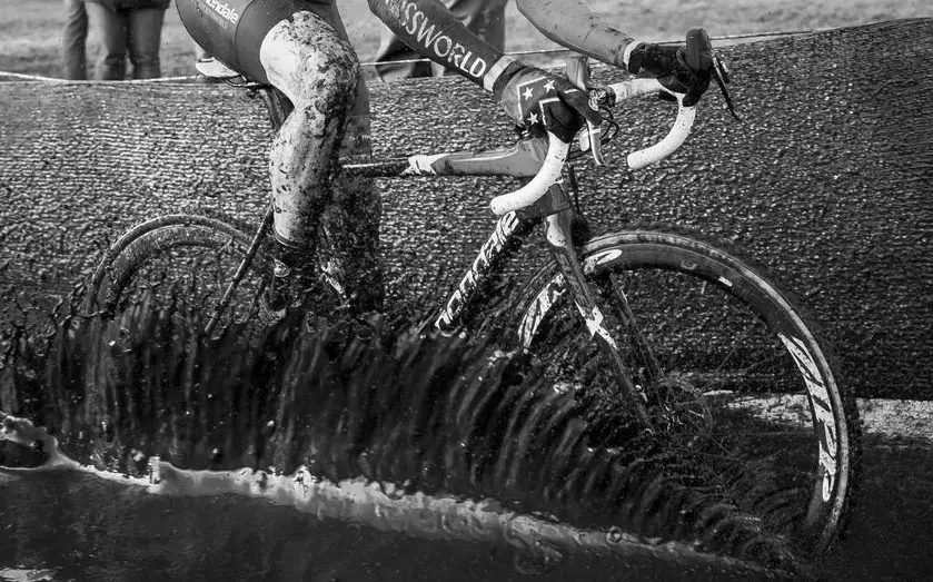 Stephen Hyde made the mud puddles stand up with his power. Elite Men, 2017 Zeven UCI Cyclocross World Cup. © J.Curtes / Cyclocross Magazine