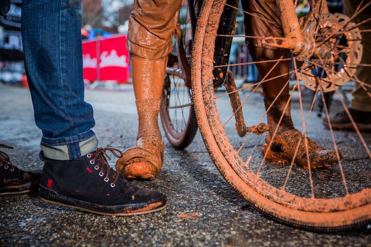 The red mud is an iconic part of Land Run 100. 2017 Land Run 100. © 241 Photography / Land Run 100