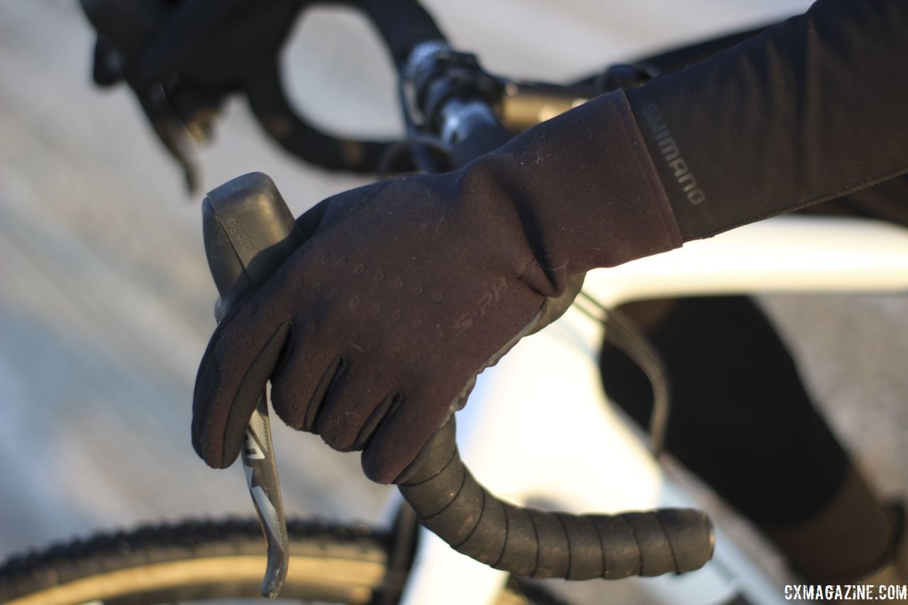 The gloves feature a decent amount of dexterity for a winter glove. Shimano S-PHYRE Winter Gear. © Z. Schuster / Cyclocross Magazine