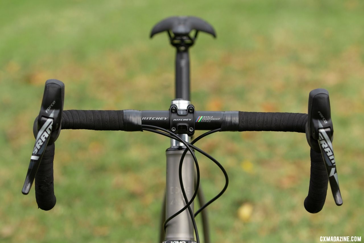 A Ritchey WCS cockpit kept the weight low. Dean Bikes Team Edition titanium cyclocross. © A. Yee / Cyclocross Magazine