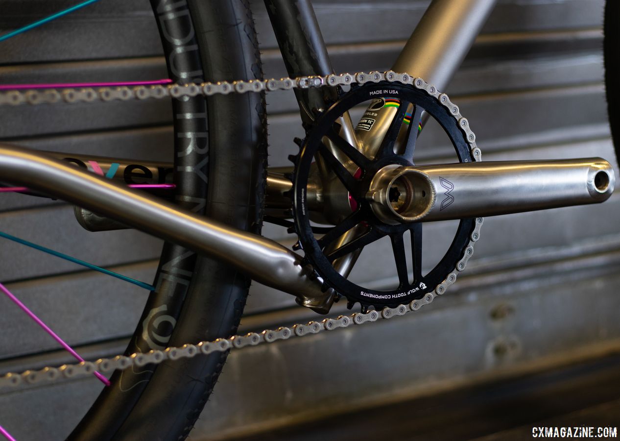 The unique two-tube "Chop Stay" paired with the Cane Creek reincarnation of Sweet Wings crankset. 2019 NAHBS judges' Best Gravel Bike: Seven Cycles' Evergreen Pro SL. Sacramento. © A. Yee / Cyclocross Magazine