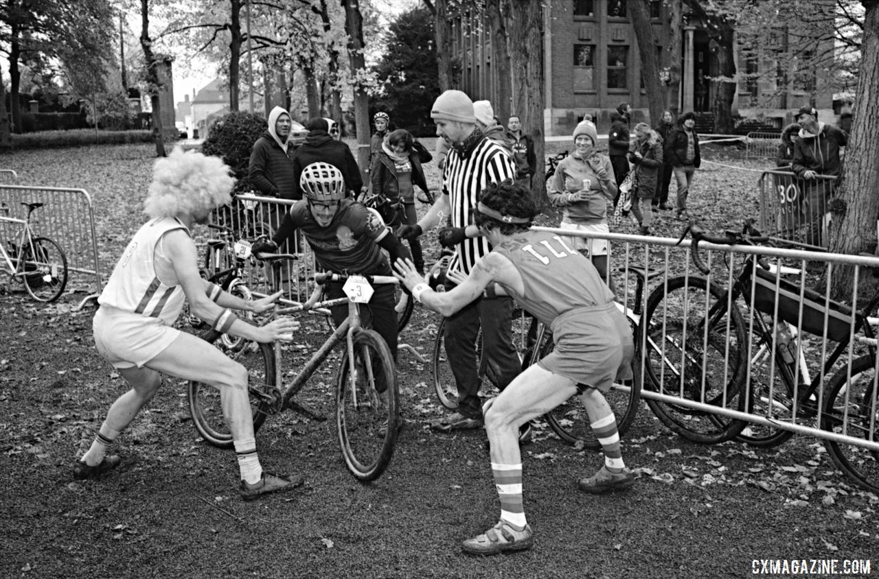 Tournai had basketball dudes, Utah will have green jello. 2018 Single Speed Cyclocross World Championships, Tournai, Belgium. © Anders Bendixen