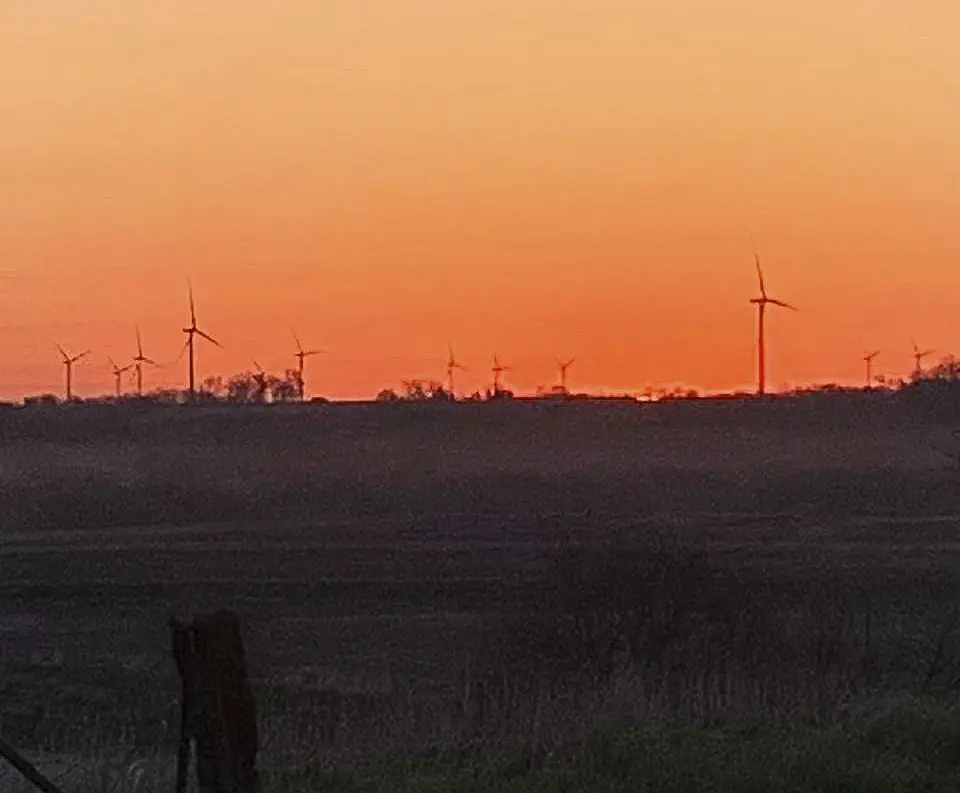 One reward for taking on the 337-mile race was a beautiful Iowa sunset. © Iowa Wind and Rock