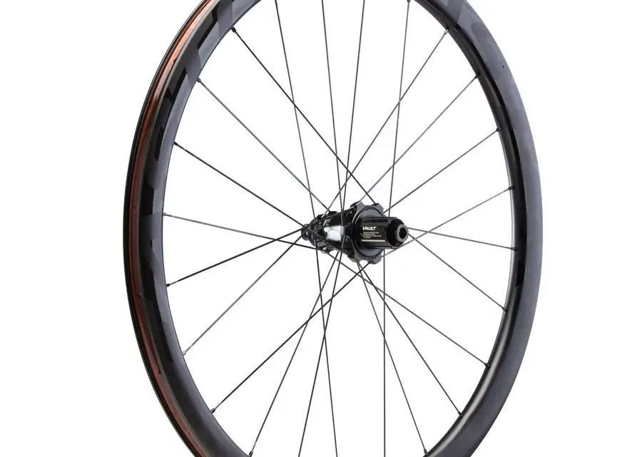 Easton's EC90 SL tubeless disc clincher with the Pivot hub