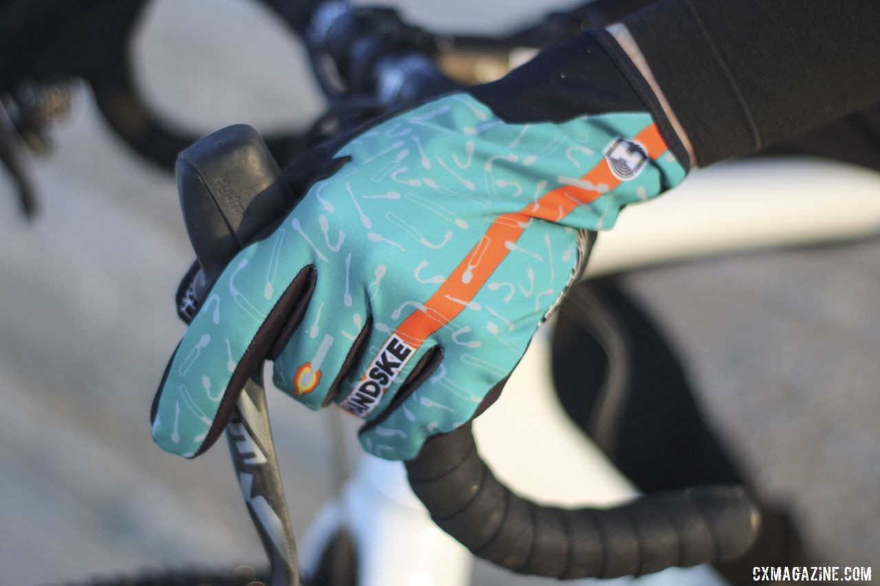 The Handske gloves feature a windproof outer layer that is quite colorful. Handske windproof cool-weather gloves. © Z. Schuster / Cyclocross Magazine