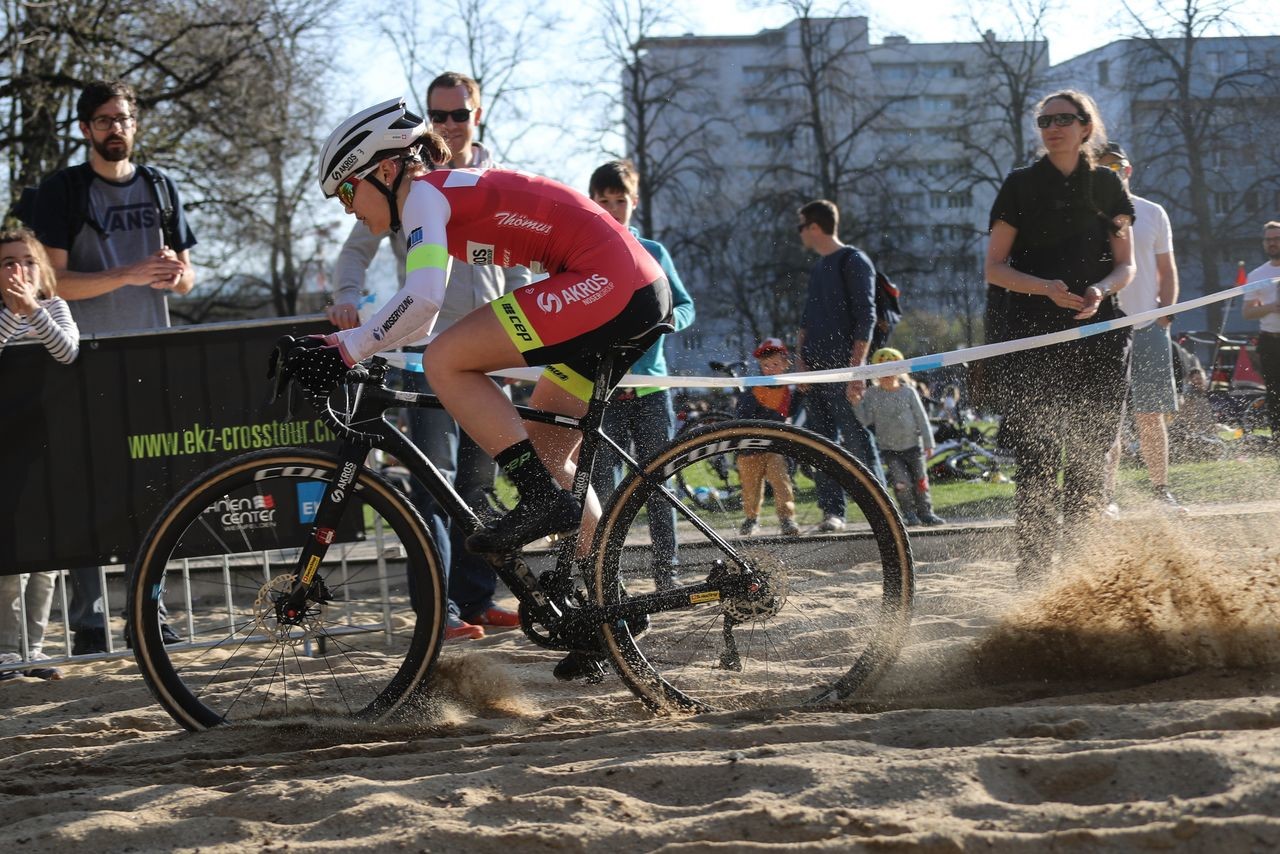 The setting for Urban Cyclocross was decidedly ... urban. 2019 Urban Cyclocross Zürich, Switzerland. © Steffen Müssiggang / radsportphoto.net