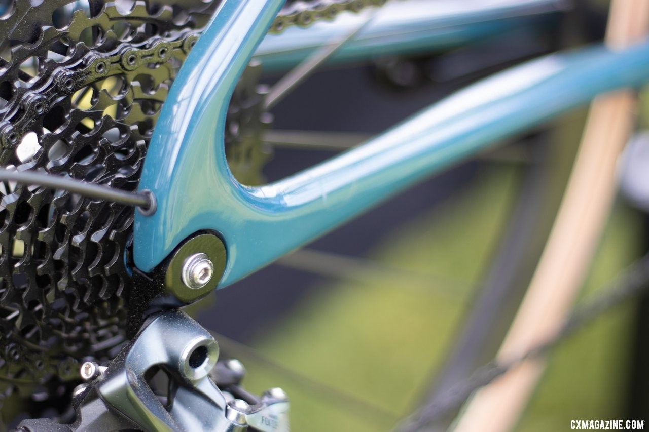 The Vielo V+1 UD carbon gravel bike has internal routing for rear derailleur cables. 2019 Sea Otter Classic. © A. Yee / Cyclocross Magazine