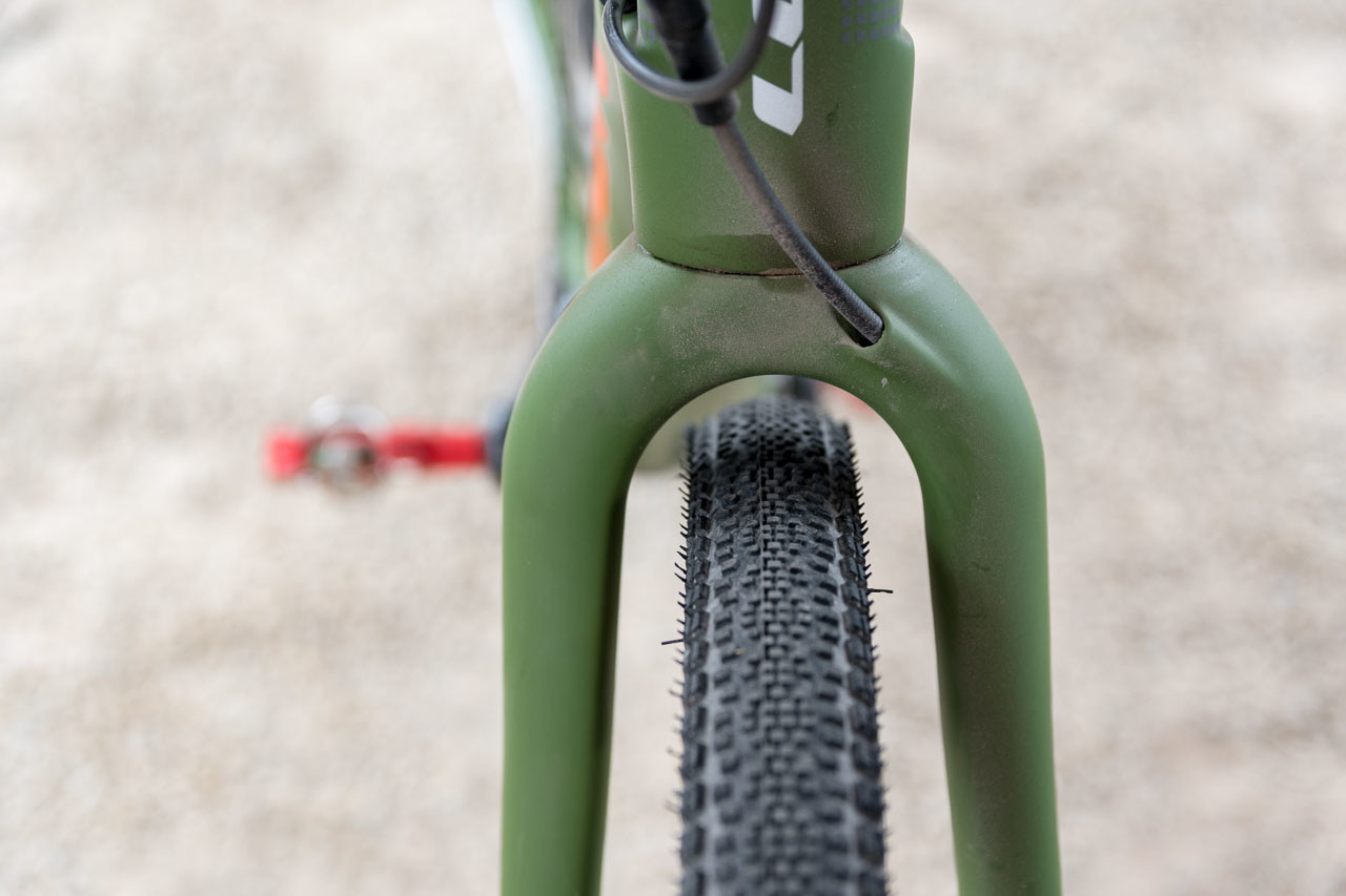 The fork has plenty of clearance with at 37mm WTB Riddlers in place. Look 765 Gravel RS Gravel Bike, 2019 Sea Otter Classic. © C. Lee / Cyclocross Magazine