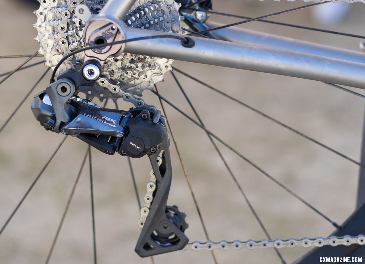 The Moots Routt YBB is offered with both mechanical and electronic routing. 2019 Sea Otter Classic. © A. Yee / Cyclocross Magazine