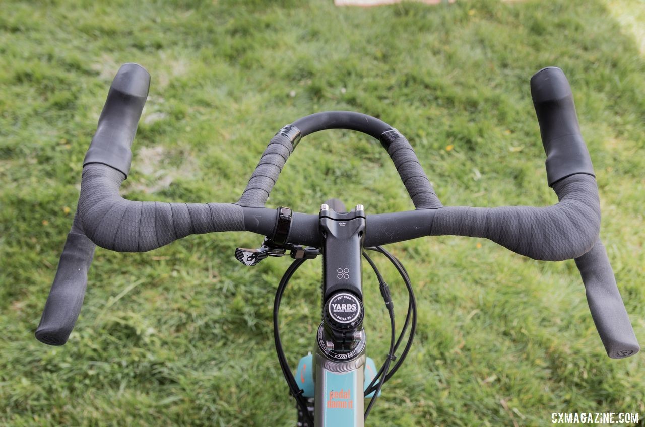 RedShift Sports Kitchen Sink bar. A little of everything. ShockStop drop bar grip system in place. Redshift Sports, 2019 Sea Otter Classic. © C. Lee / Cyclocross Magazine