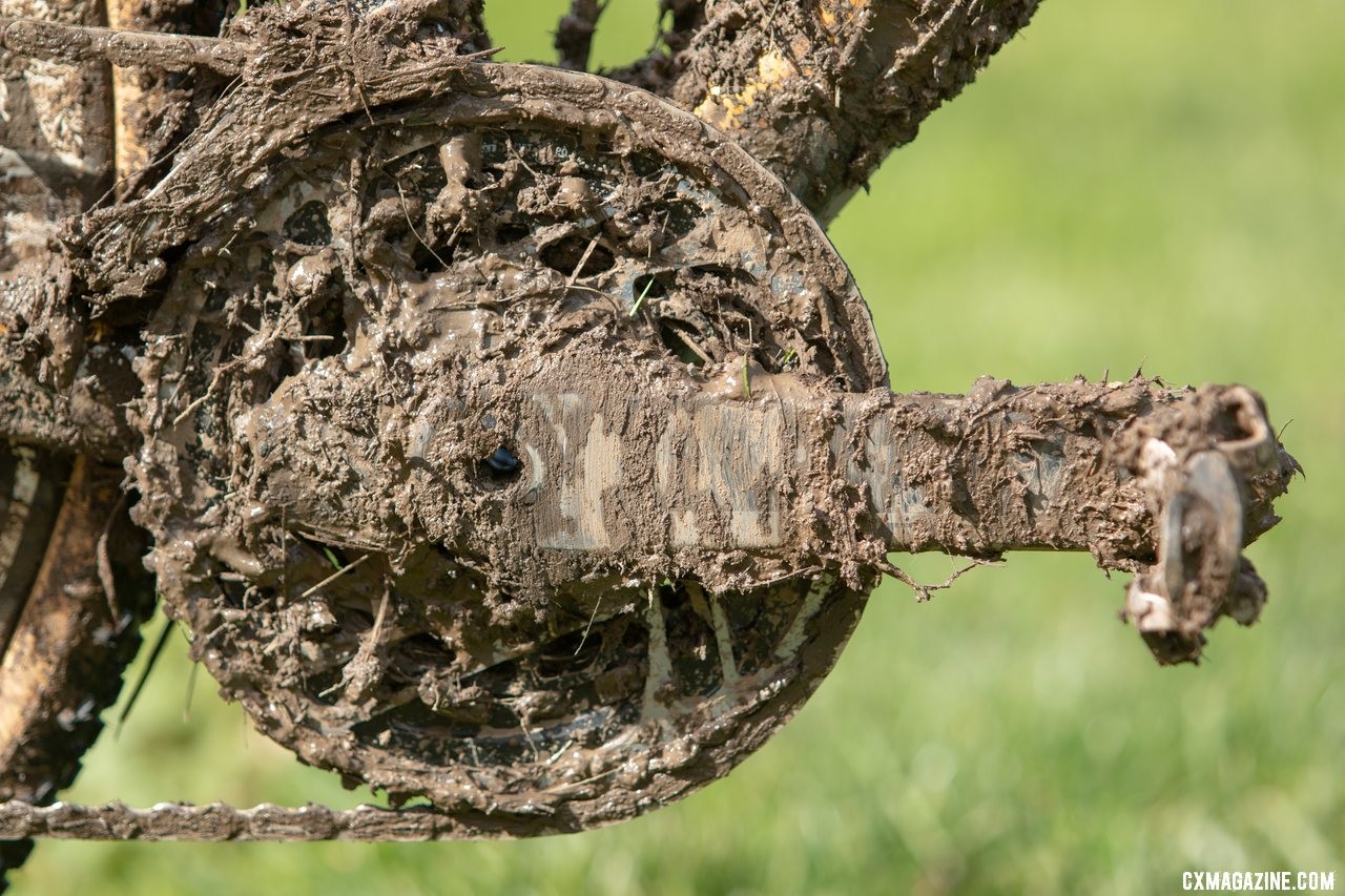 The intricately machined one-piece dual chainrings of SRAM Red eTap AXS do not clear mud or organic material very well. The SRAM Force two-ring option might be better in the mud, or better yet, switch to 1x for muddy days. © A. Yee / Cyclocross Magazine