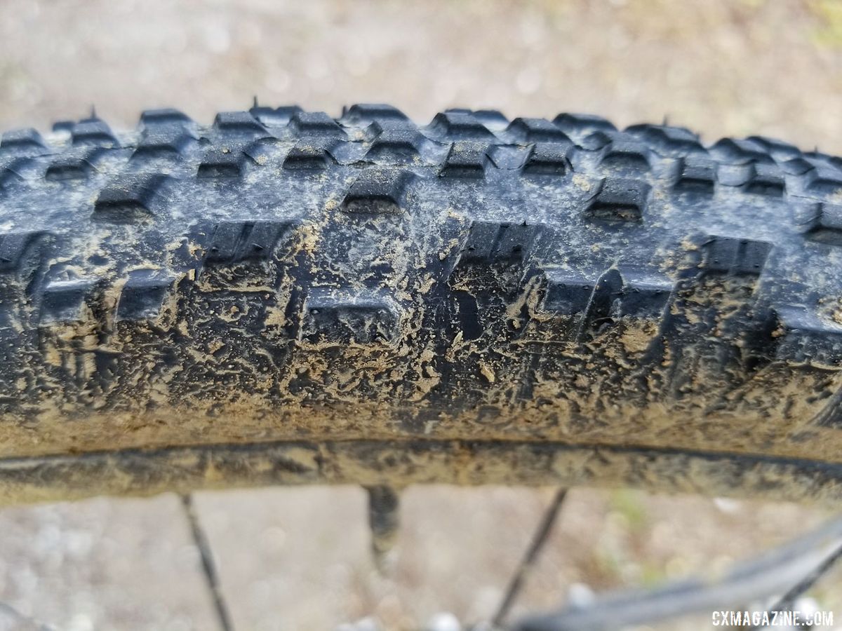 Teravail's Rutland offers plenty of grip on wet, slippery dirt or mud, or loose gravel. The knobs should offer more durability than popular file treads. © Cyclocross Magazine