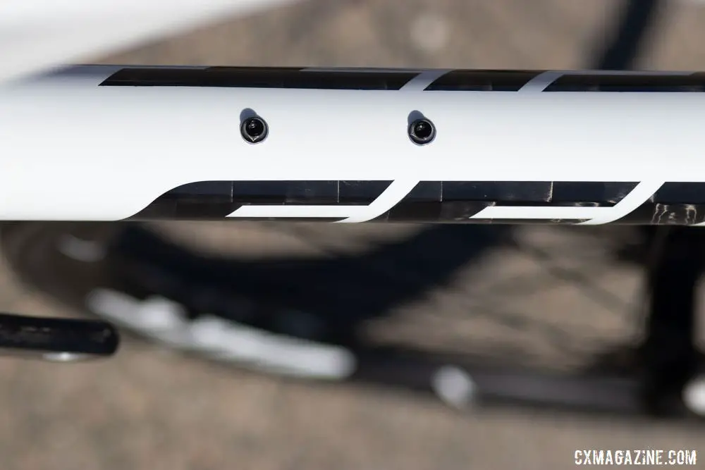 The black logos show the nude Textreme-enhanced carbon. 2020 Felt Fx | Advanced+ | Force Cx1 cyclocross bike. 2019 Sea Otter Classic. © A. Yee / Cyclocross Magazine