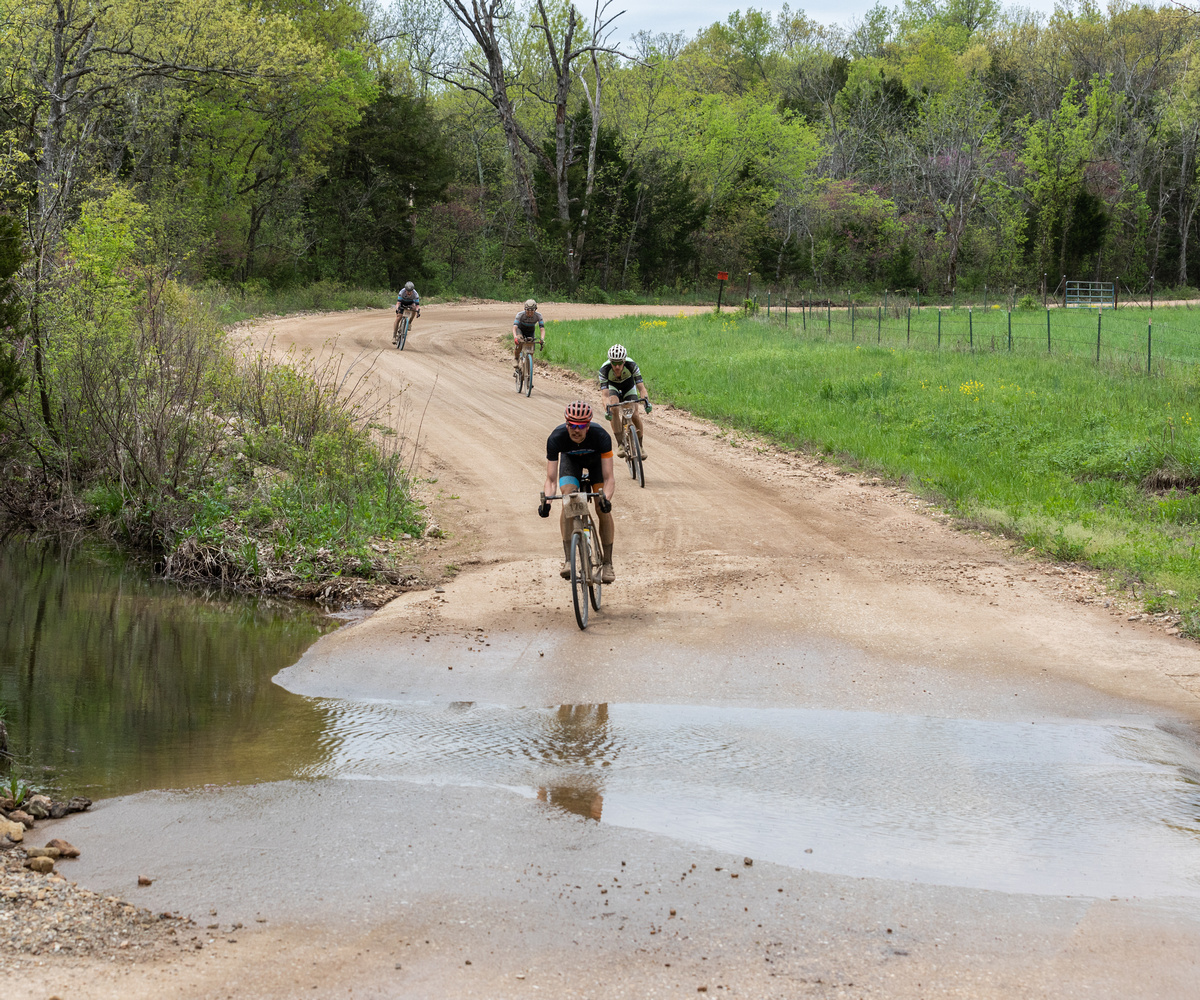 Into the valley, through the valley, out of the valley, repeat. 2019 The Epic Gravel Race, Missouri. © Studio T Images