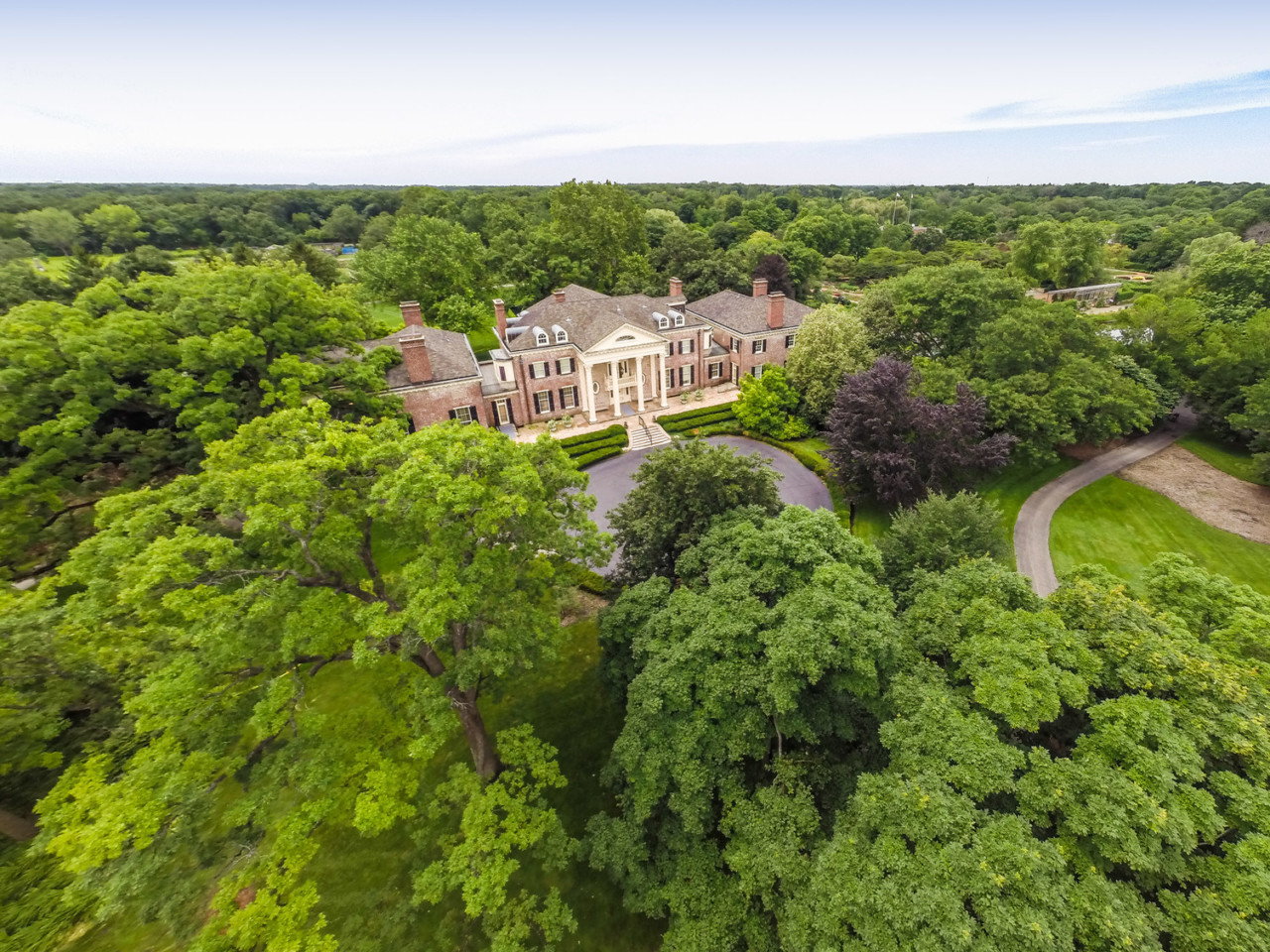 The grounds of Cantigny Park are rolling in spots. Cantigny Park, 2020 Cyclocross Nationals Venue. © DuPage Convention and Visitors Bureau