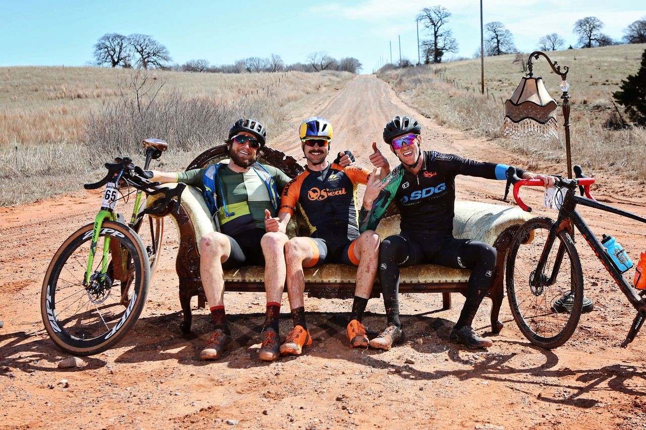 The tradition of the leaders stopping at the Lounge continues in 2019. Salsa Chase the Chaise Lounge. © Scott Haraldson / Salsa Cycles