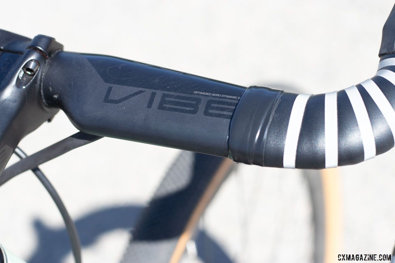 The Vibe handlebar features aero shaping on the tops, and routes the brake hose internally as a result. Aaron Bradford's Rock Lobster team cyclocross bike. 2019 Sea Otter Classic. © A. Yee / Cyclocross Magazine