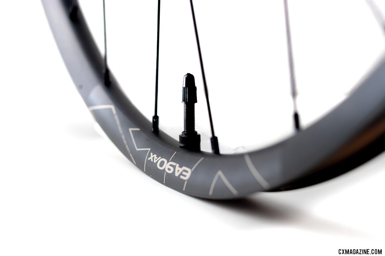 Easton's new EA90AX tubeless disc brake wheelset features a 21mm deep, 25mm wide (internal) rim that alloys for easy tire installation. © Cyclocross Magazine