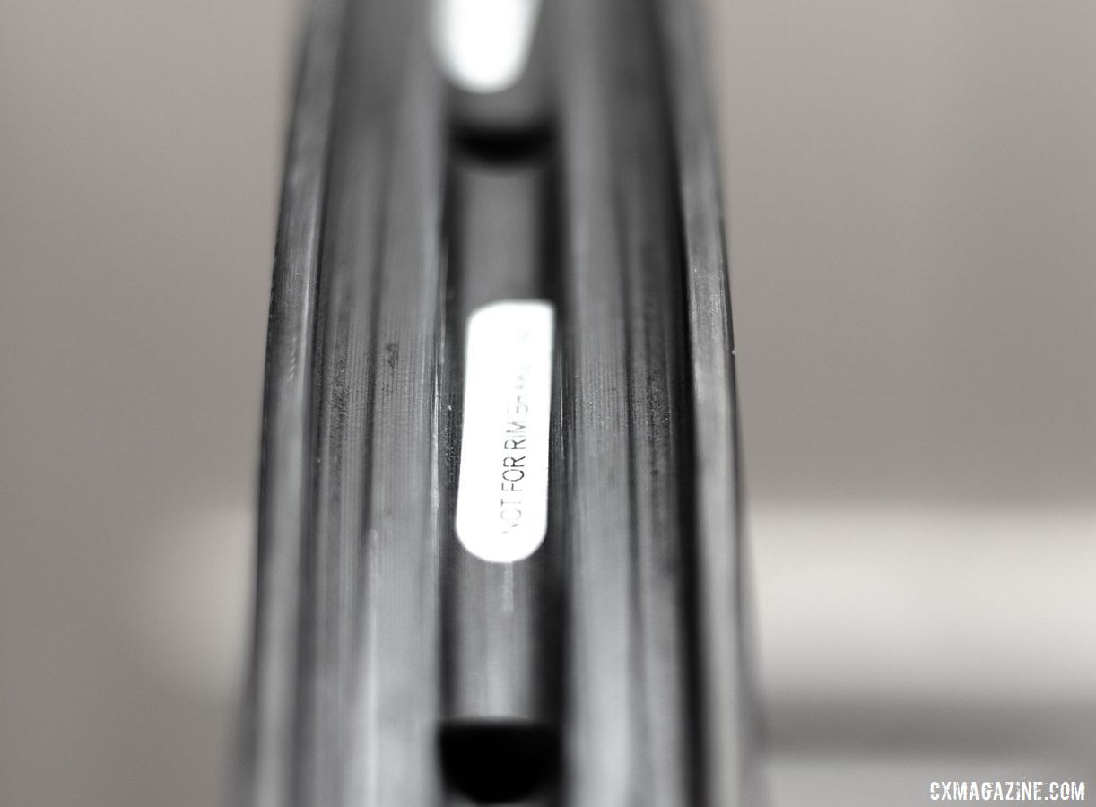A few of us journalists walked by the 25mm wide ENVE SES 3.4 AR rim and assumed it was a mountain bike rim. We were wrong. It's designed for 28mm road tires. 2019 Sea Otter Classic. © A. Yee / Cyclocross Magazine