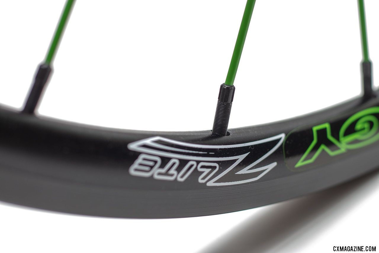 Spinergy's PBO spoke Z Lite Disc wheelset uses PBO fiber spokes that are said to be lighter, stronger and more impact resistant than steel spokes. © Cyclocross Magazine