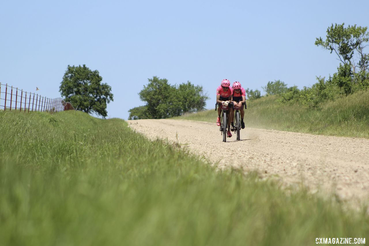 Morton and Howes faced a gap after Howes flatted. 2019 Men's Dirty Kanza 200 Gravel Race. © Z. Schuster / Cyclocross Magazine