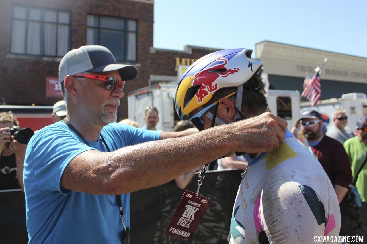 Jim Cummins gives Strickland his finisher's award. Men's Dirty Kanza 200 Gravel Race. © Z. Schuster / Cyclocross Magazine