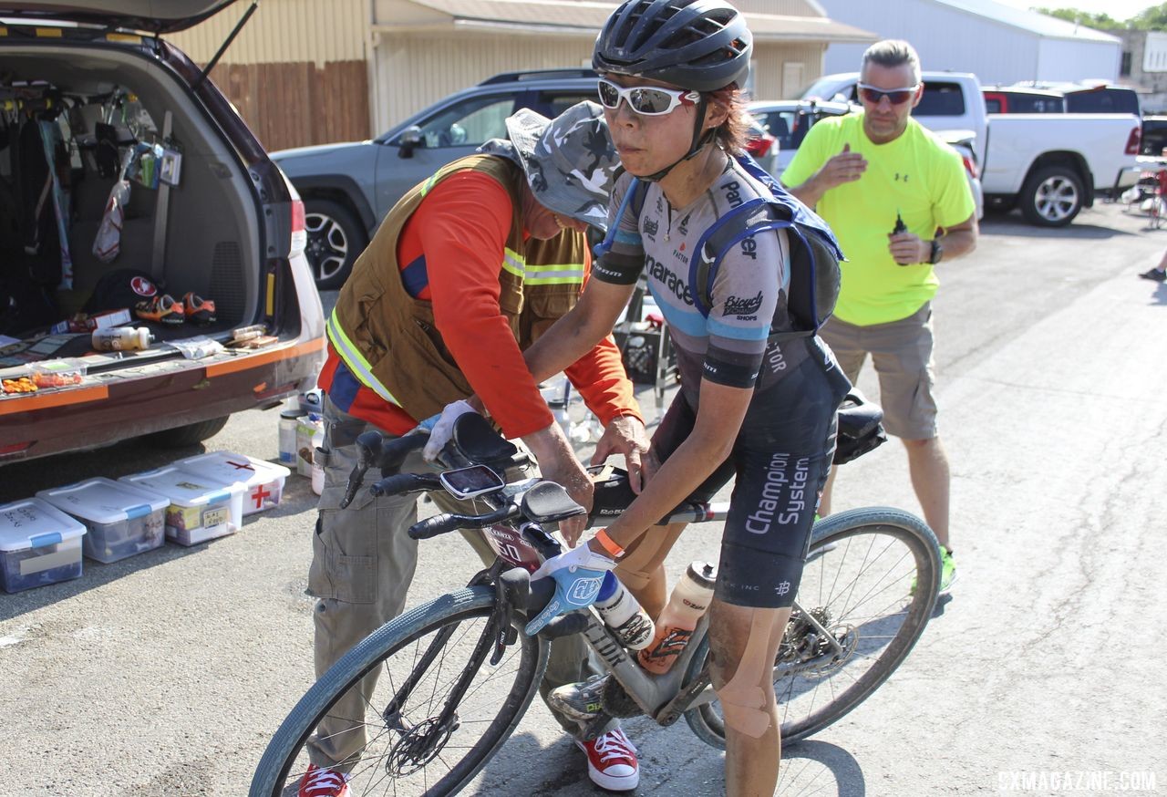 Kae Takeshita's husband Dan helps her refuel at Checkpoint 1. 2019 Dirty Kanza 200 Gravel Race. © Z. Schuster / Cyclocross Magazine