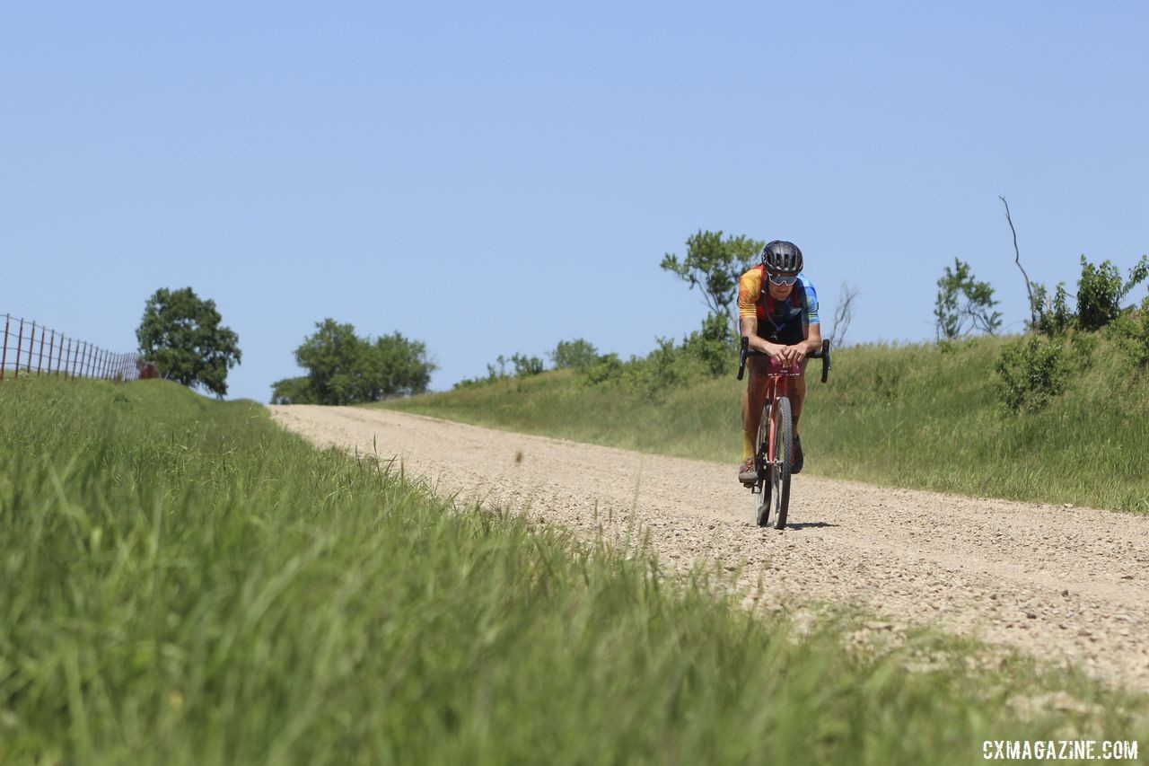 After ditching his aero bars for 2019, Ted King had to do it the old fashioned way. 2019 Dirty Kanza 200 Gravel Race. © Z. Schuster / Cyclocross Magazine