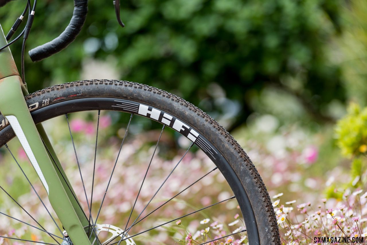 A 35mm Ritchey Shield mounted with a compressor and should go on with a charging floor pump. HiFi 29er Session24 Carbon Tubeless Clincher Wheelset. © C. Lee / Cyclocross Magazine