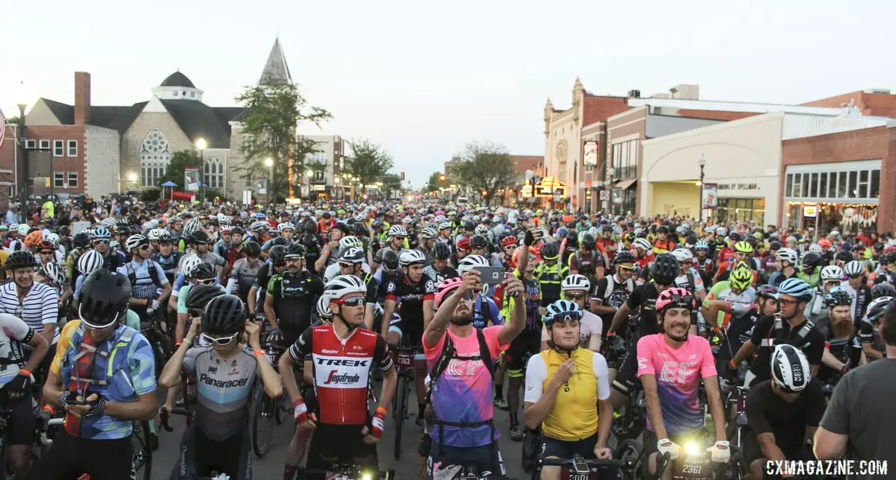 Lemme take a selfie. 2019 Dirty Kanza 200 Gravel Race. © Z. Schuster / Cyclocross Magazine