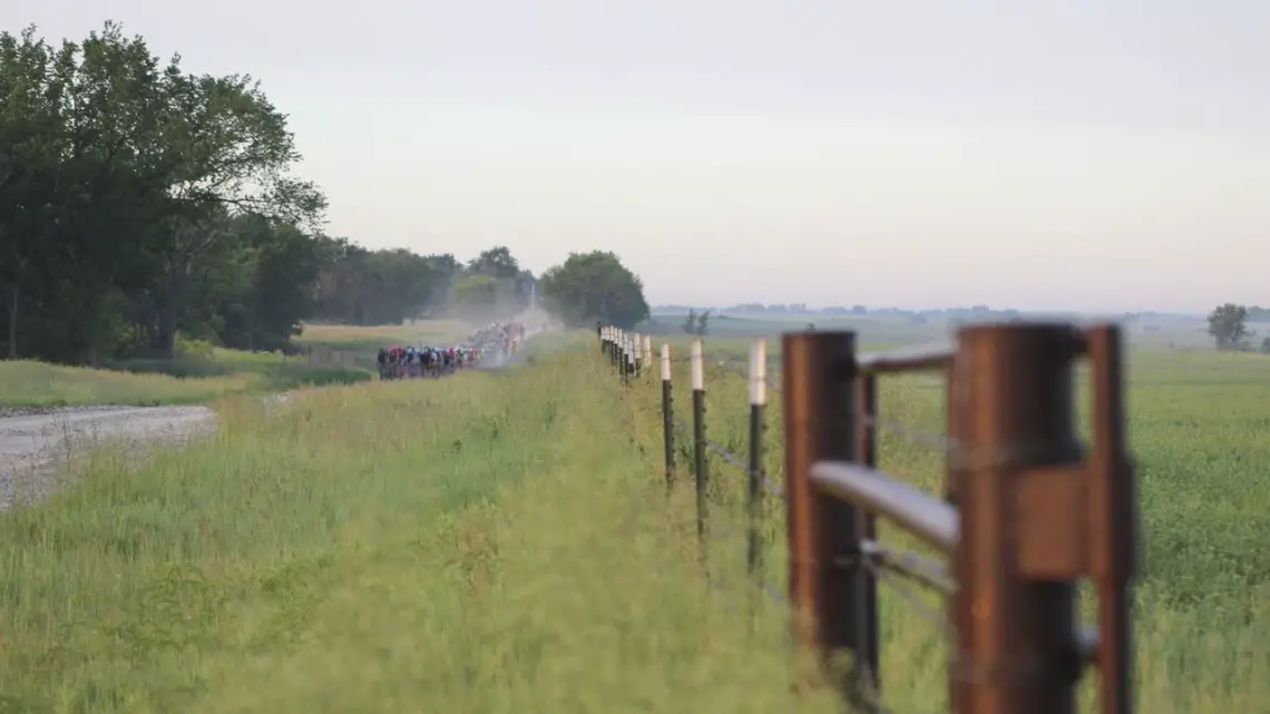 The massive early group lasted until about Mile 25. 2019 Women's Dirty Kanza 200 Gravel Race. © Z. Schuster / Cyclocross Magazine