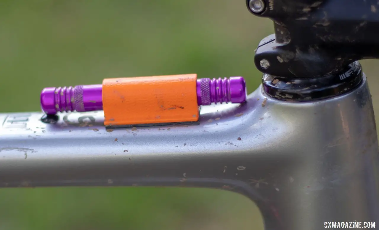 Wicks' friend made this Dynaplug holder for him using a 3D printer. Barry Wicks' 2020 Team Edition Kona LIbre. 2019 Lost and Found gravel race. © A. Yee / Cyclocross Magazine