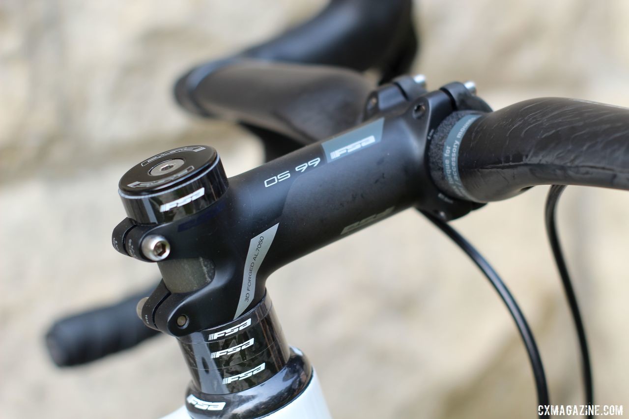 An alloy OS 99 stem held the carbon handlebar. Blue Hogback Gravel Bike, 2019 Dirty Kanza Expo. © Z. Schuster / Cyclocross Magazine