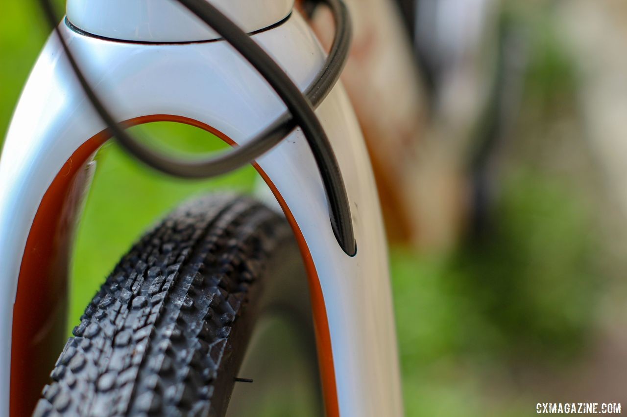 Plenty of room left with 700c x 40mm Donnelly X'Plor MSO tubeless tires mounted up. Blue Hogback Gravel Bike, 2019 Dirty Kanza Expo. © Z. Schuster / Cyclocross Magazine