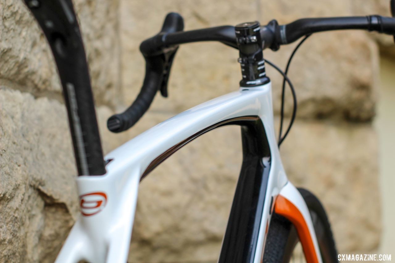 The Hogback frame is built from Blue's T-700 High Modulus carbon. Blue Hogback Gravel Bike, 2019 Dirty Kanza Expo. © Z. Schuster / Cyclocross Magazine