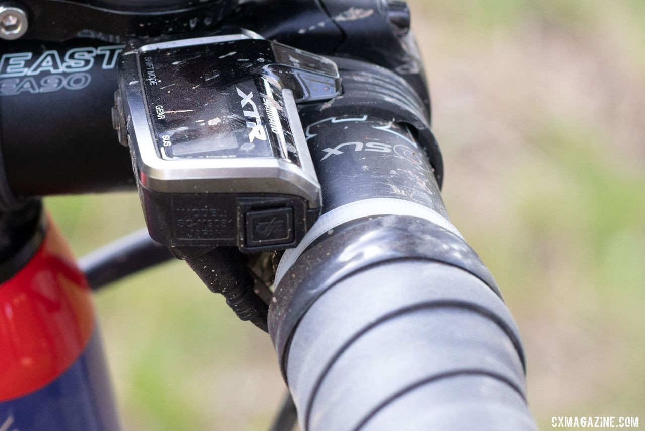 An interesting choice for a drop bar build, the XTR M9050 A junction gives a gear readout, battery life indication and allows for Bluetooth connectivity. Katerina Nash's 2019 Lost and Found-winning gravel bike. © A. Yee / Cyclocross Magazine