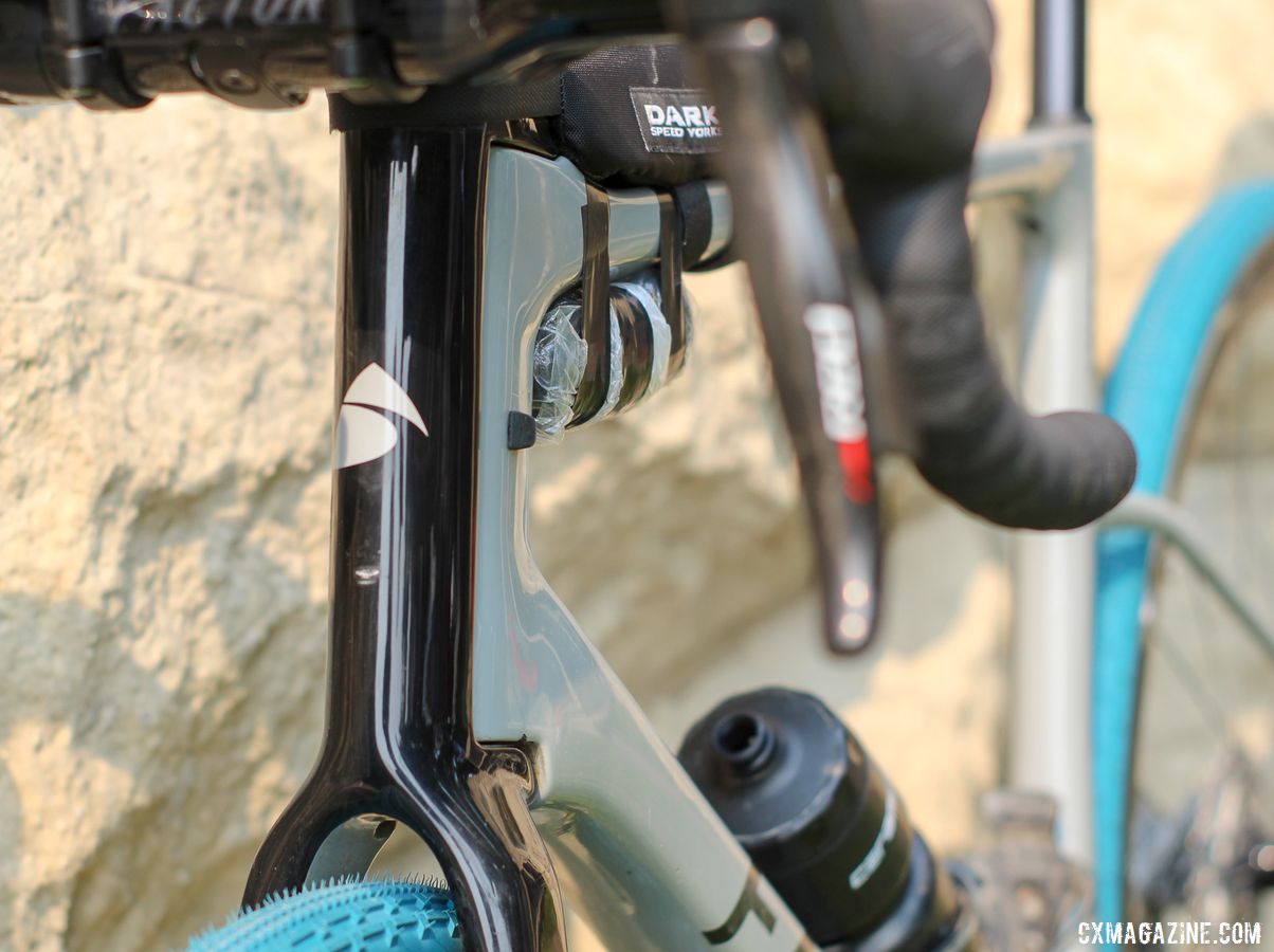 The head tube on the Vista has an elongated shape to fit the integrated barstem. Mat Stephens' 2019 DK200 Factor Vista Gravel Bike. © Z. Schuster / Cyclocross Magazine