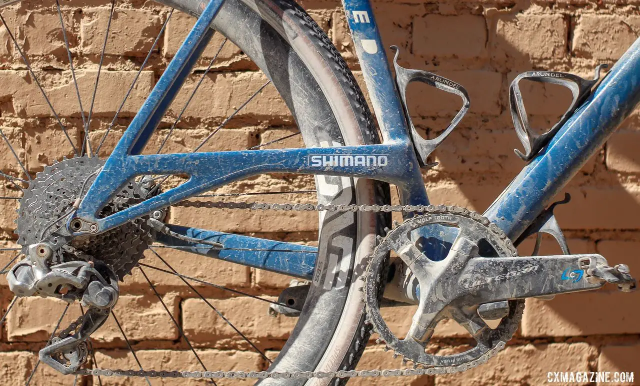 The 42cm long raised chainstay allows plenty of tire clearance. Colin Strickland's 2019 Dirty Kanza 200 Allied Able. © Z. Schuster / Cyclocross Magazine