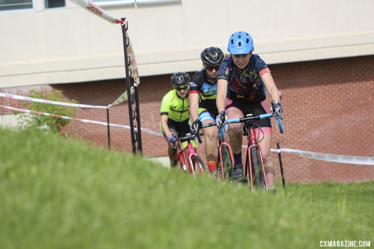 Campers tackle the off-camber. 2019 Women's MontanaCrossCamp, Wednesday AM. © Z. Schuster / Cyclocross Magazine