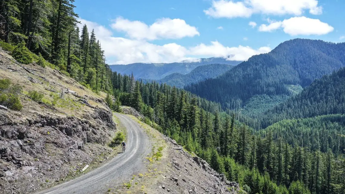 Don't get too close to the edge of some of these roads. 2019 Oregon Trail Gravel Grinder. © Adam Lapierre