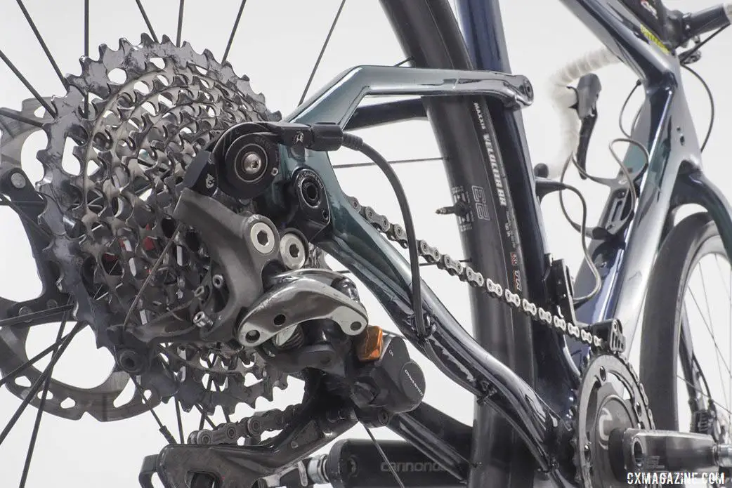 Grant used a WolfTooth Tanpan adapter to pair the mountain derailleur with road shifters. Alex Grant's 2019 Crusher Cannondale Topstone Carbon. © Brandon Cross / Gear Rush