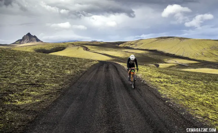 Sune Nicolajsen pushes on. The Rift Gravel Race 2019, Iceland. © Snorri Thor / Lauf