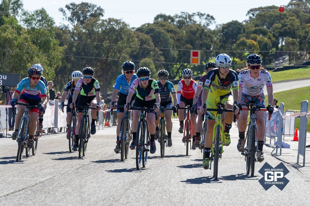 Elite Women Day 1 holeshot. 2019 MELGPCX Day 1, Melbourne, Australia. © Ernesto Arriagada