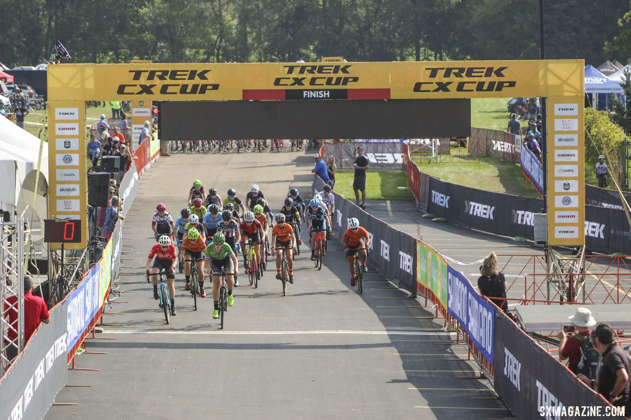 Lauren Zoerner leads out the holeshot. 2019 Helen100 Junior Women's Race, Trek CX Cup. © Z. Schuster / Cyclocross Magazine