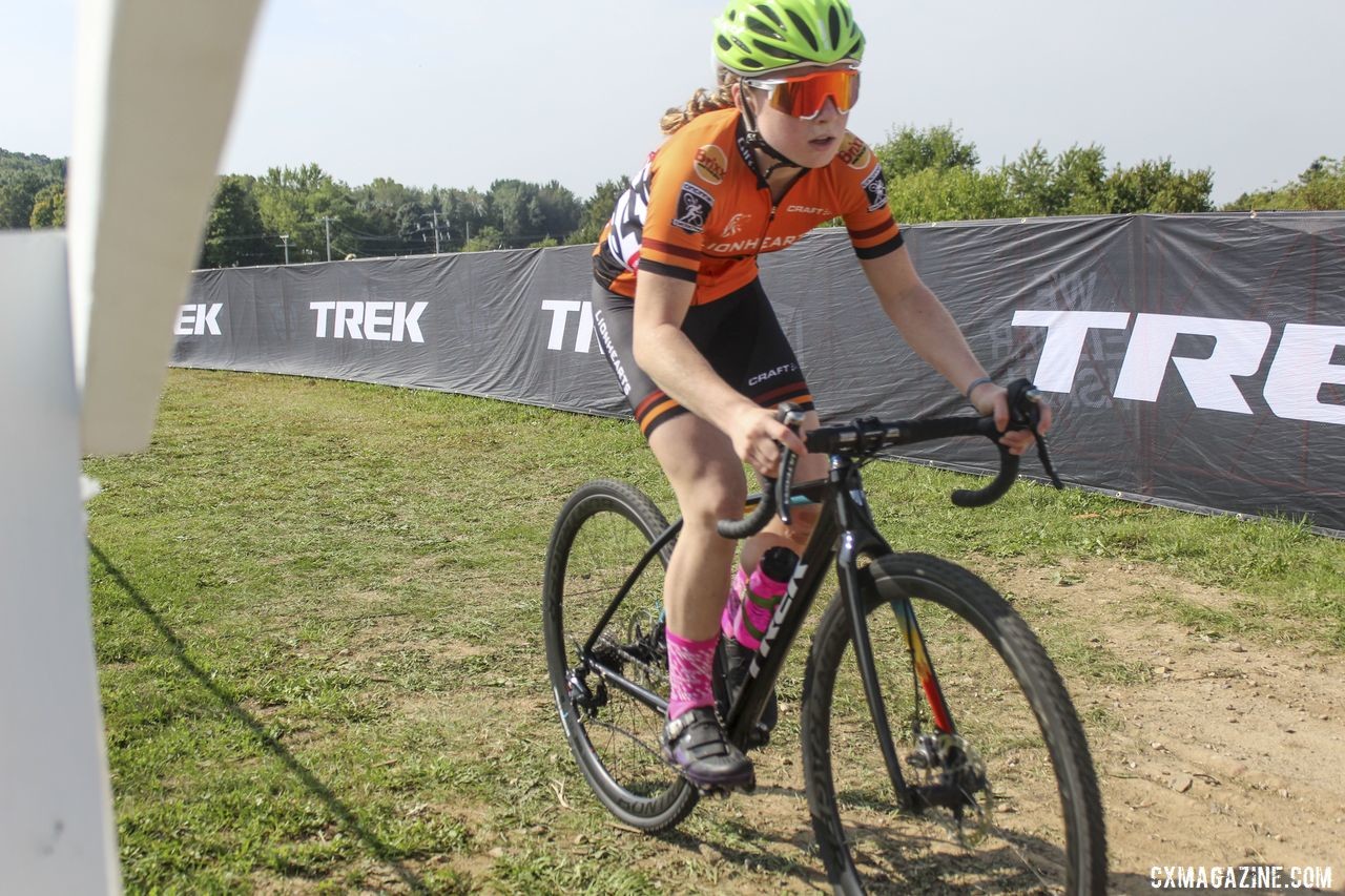Dahlia Kissel hits the barn flyover. 2019 Helen100 Junior Women's Race, Trek CX Cup. © Z. Schuster / Cyclocross Magazine