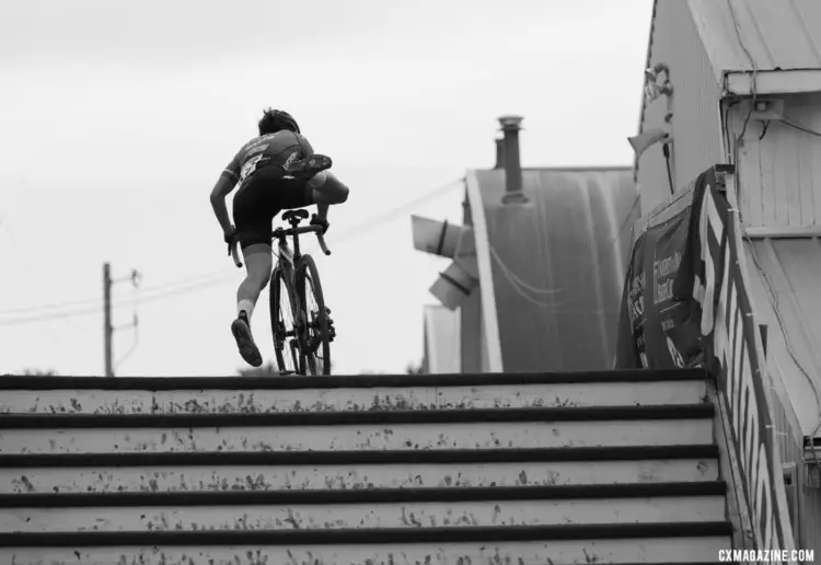 McFadden remounts her new Pivot Vault. 2019 Jingle Cross. © A. Yee / Cyclocross Magazine