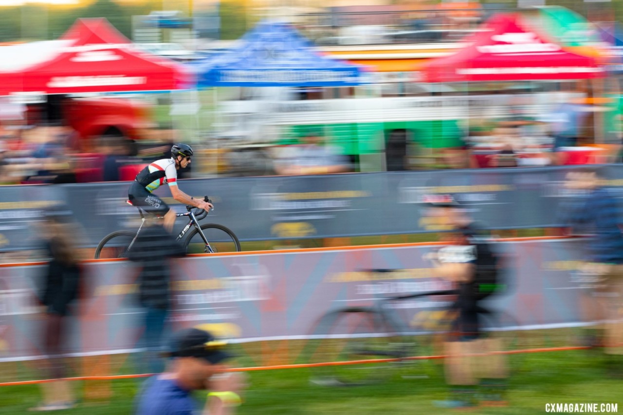 Amateurs raced before the pros in daylight on Friday. 2019 Jingle Cross. © A. Yee / Cyclocross Magazine