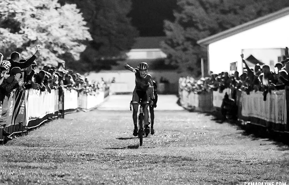 Lander Loockx outkicks Steve Chainel for the Friday Night win at 2019 Jingle Cross. © D. Mable / Cyclocross Magazine